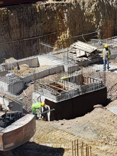 Apply_water_proofing_to_wall