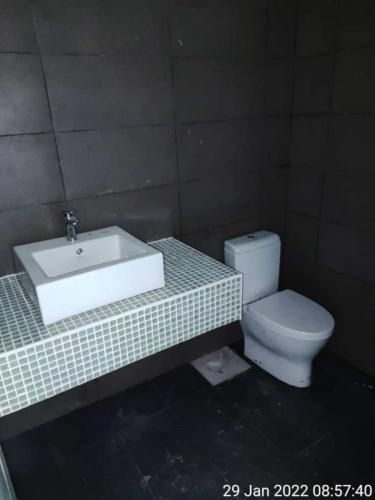 Block B - bathroom counter top.