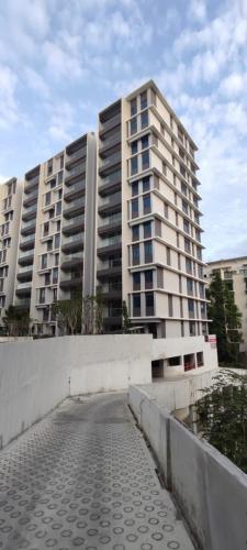 Block B-all windows and sliding doors installed. 